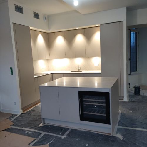 Éclairage LED de cuisine réalisé par VAUTRIN Électricité près de Mâcon